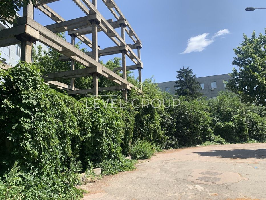 Окрема будівля (ОСЗ) з ділянкою 21 сотка та складом. Куренівка