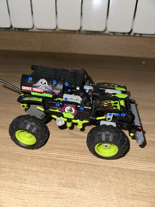 Конструктор LEGO Technic Monster Jam Grave