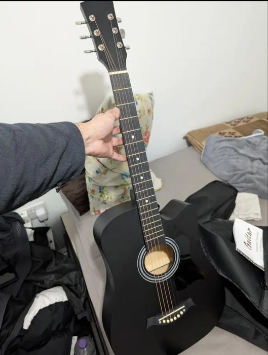 Гитара шестиструнная акустическая новая чёрного цвета 6-ти струнка