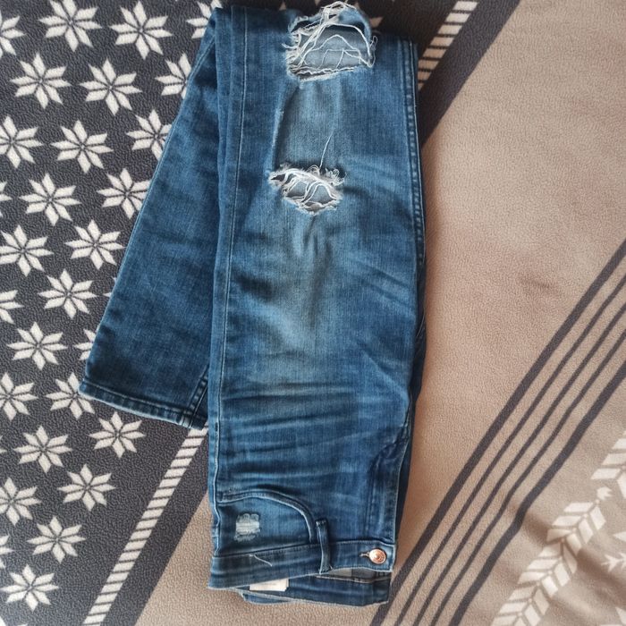 spodnie jeansowe z dziurami, xs H&M