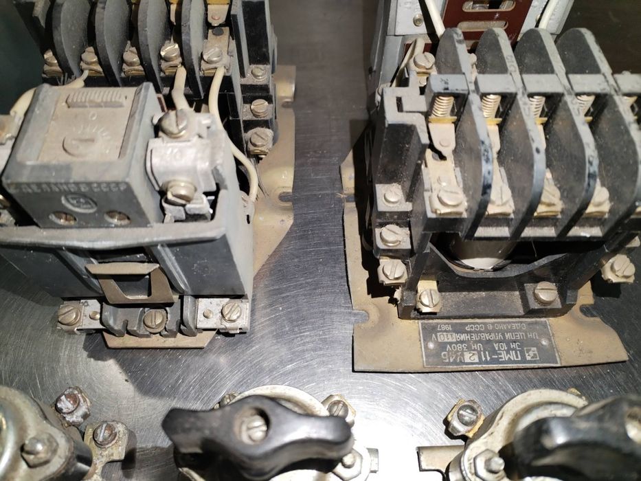 Продам тумблера новые