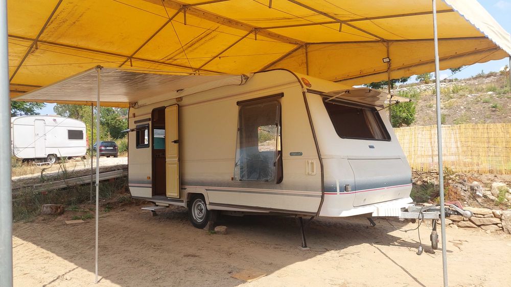 Caravana Adria com documentos