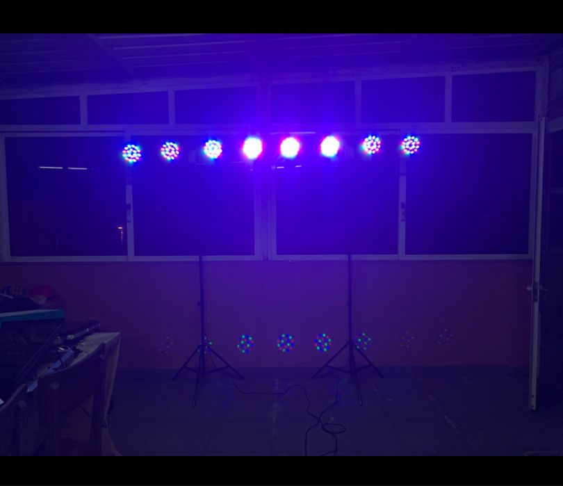 2 tripes com 8 projetores dmx