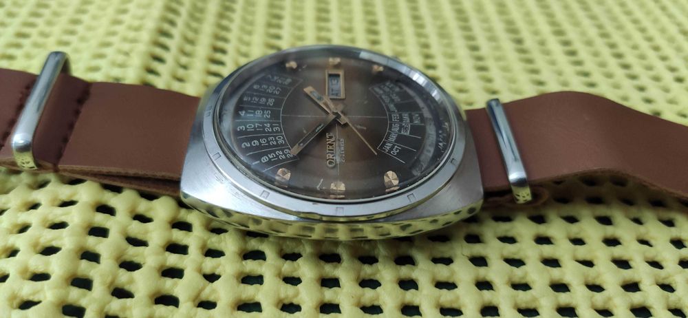 Relógio antigo ORIENT calendário perpétuo 42mm