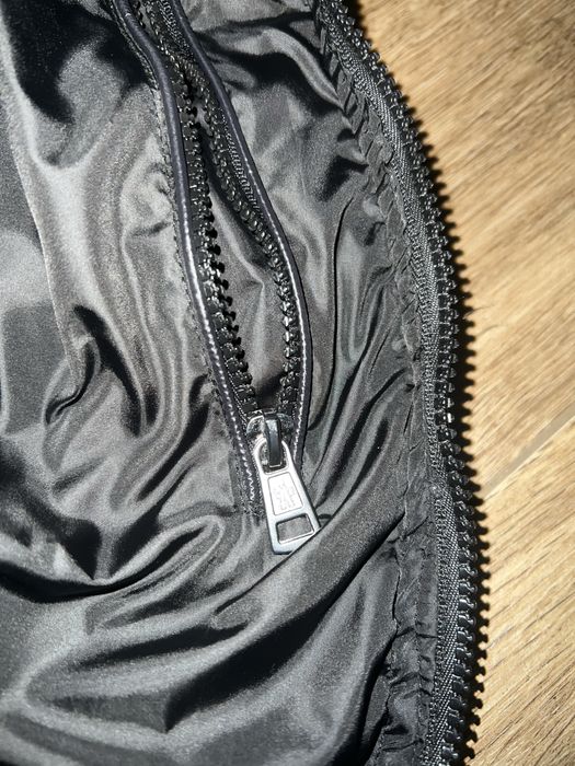 Продам жилетку Moncler