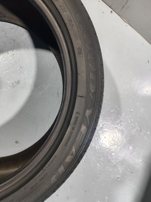 2 pneus semi novos 275-40R20 Good Year - Oferta dos portes