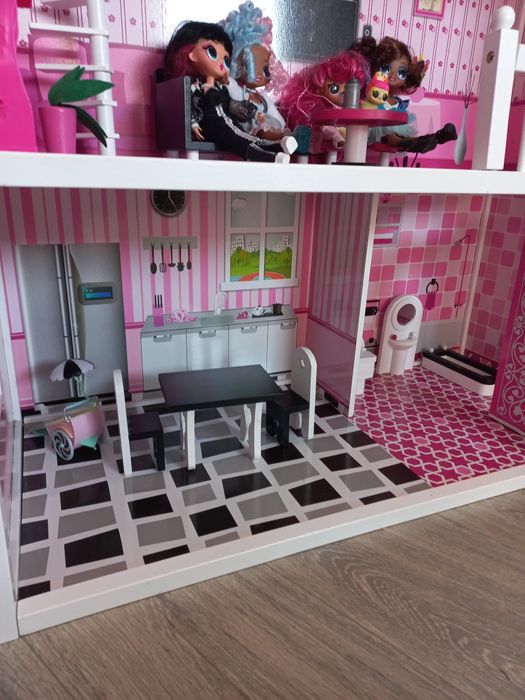 Duży domek dla lalek