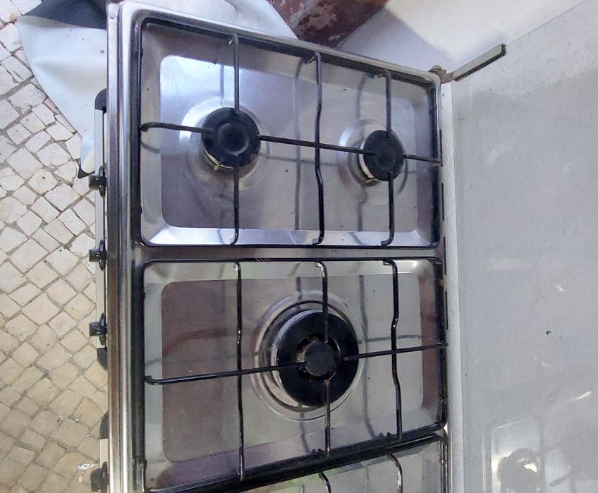 Fogão inox a gaz com bilha incorporada