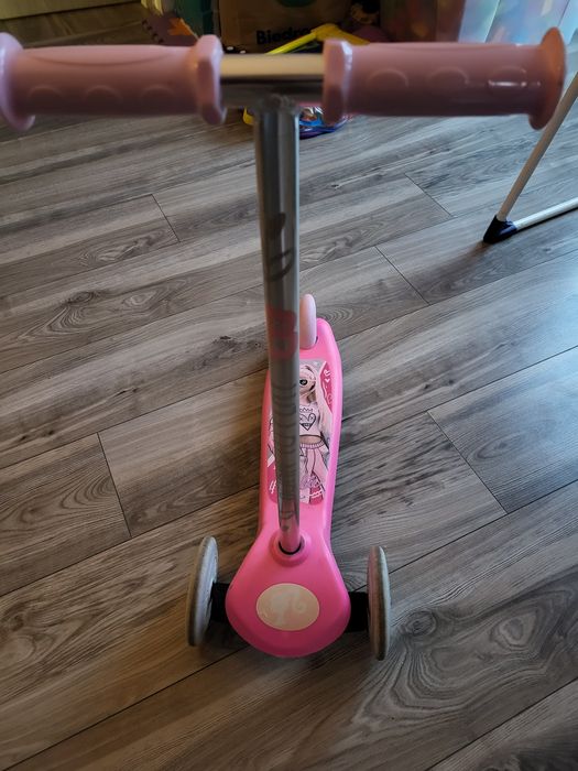 Hulajnoga balansowa trójkołowa barbie różowa