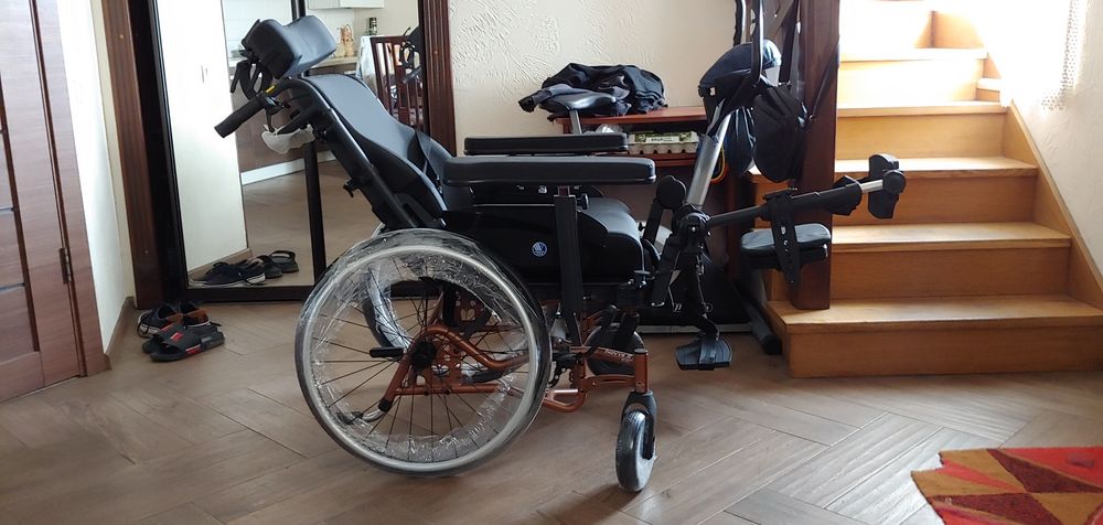 Продам нову  інвалідну коляску Vermeiren  Inovys 2 .
