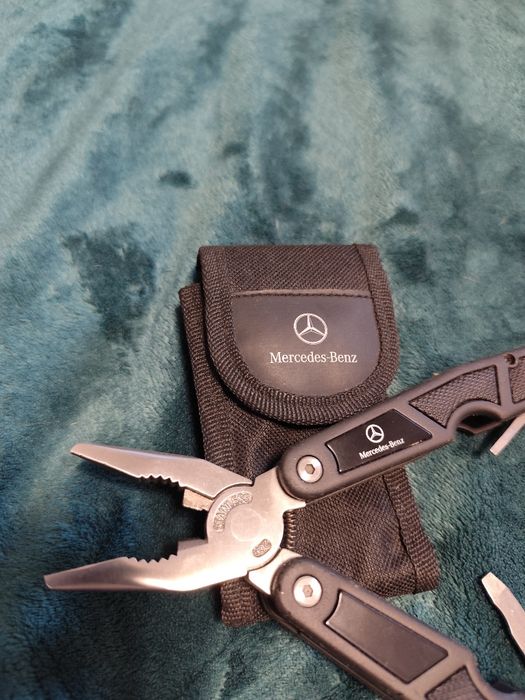Nóż wielofunkcyjney dla fana marki Mercedes Multitool
