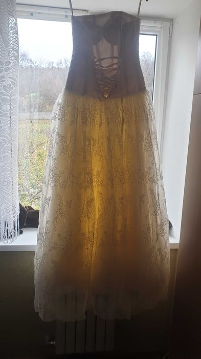 Продам платье. Цвет шампань