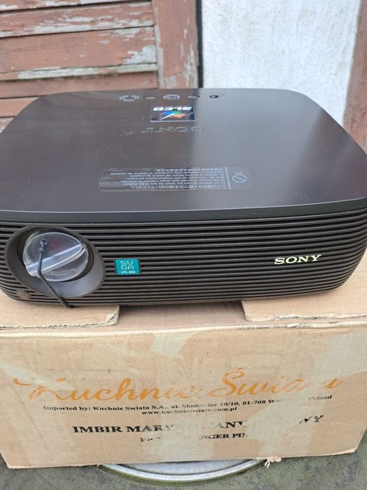 projektor Sony jak nowy  + orginaL  fabrycznie nowy ekran 180 x 125 cm