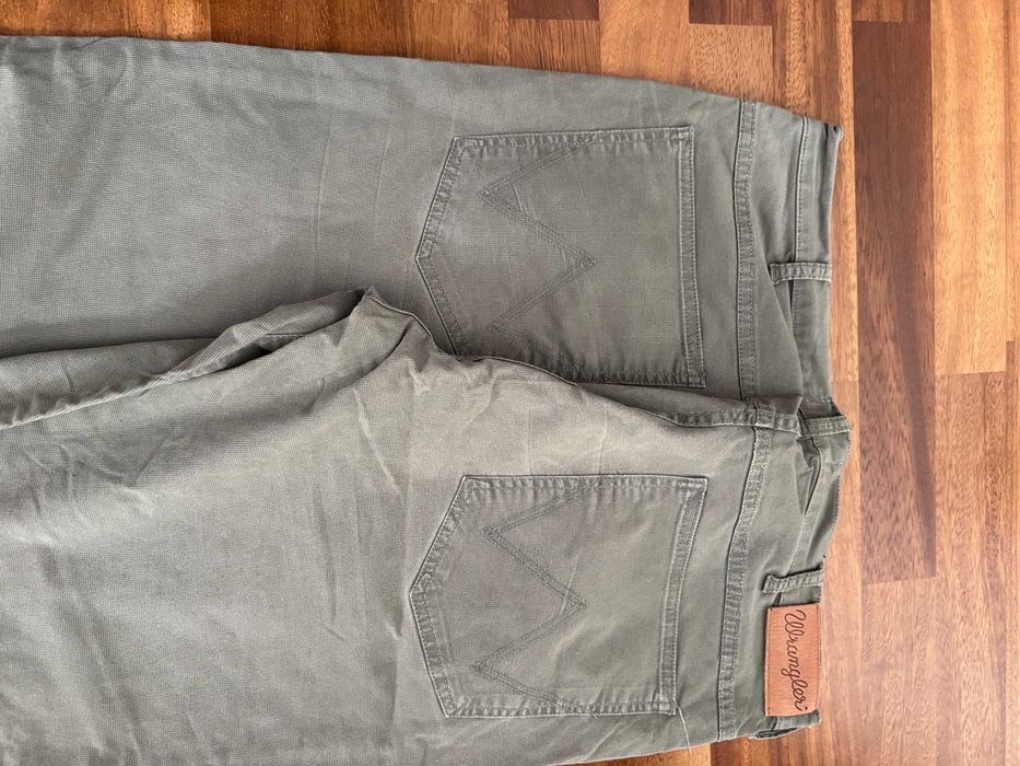 Spodnie Wrangler Arizona  36/32 bawełna elastan kolor khaki