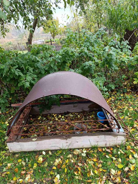 Продам козирек на крильцо б/у