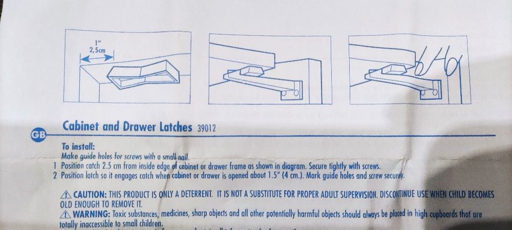 proteções para impedir crianças abrir portas gavetas
