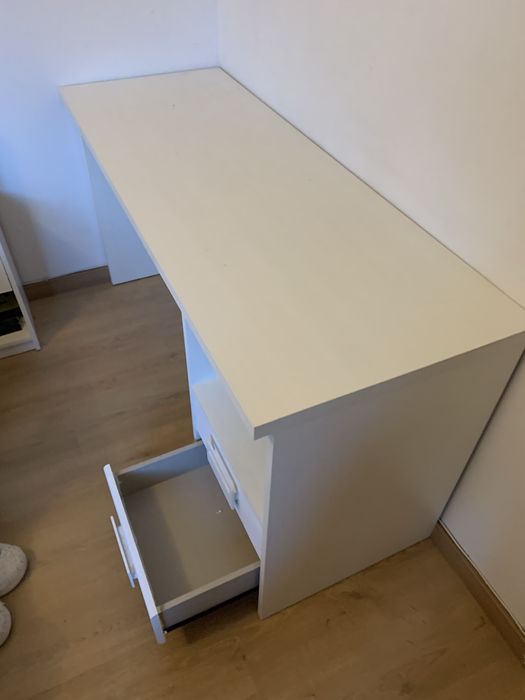 Secretária branca em muito bom estado