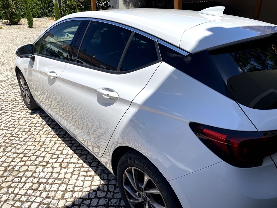 Carro Opel Astra Branco "Novo Innovation 5 Portas" 2017 Gasolina Automático 1.4 Turbo 150CV.
