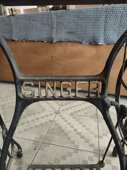 Máquina de costura singer