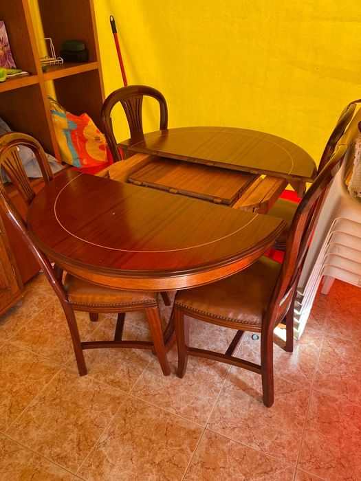 Mesa com 4 cadeiras