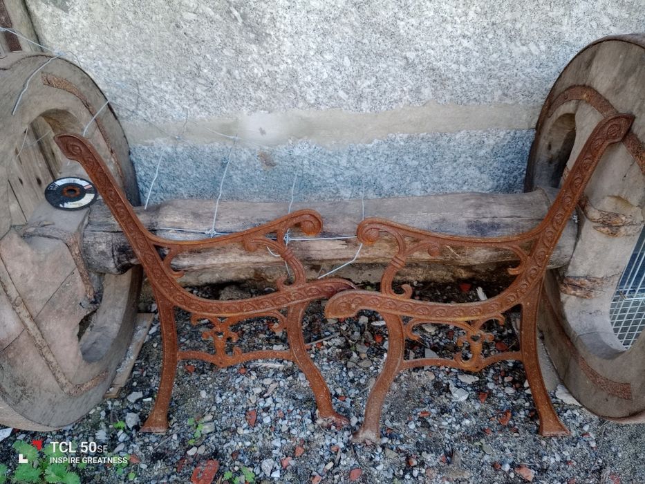 Pernas para banco de jardim em ferro fundido.