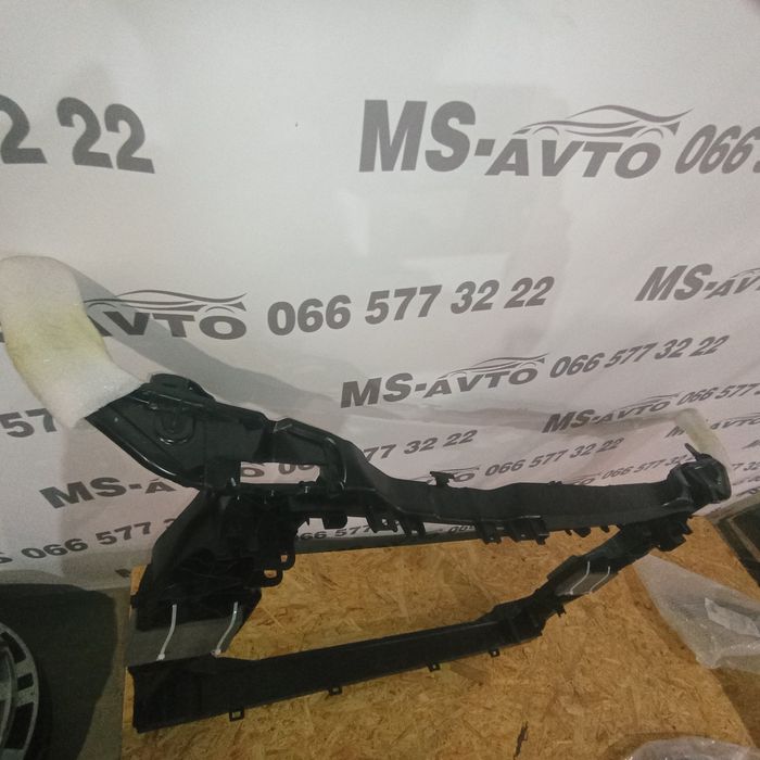 Установочна панель телевізор Audi q5  17- 2.0 AWD