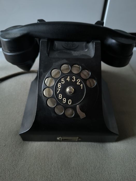 Stary telefon bakalitowy CZPE