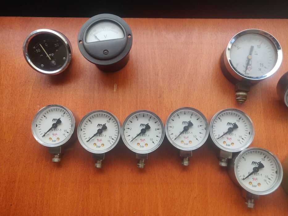 vários tipos de manómetros