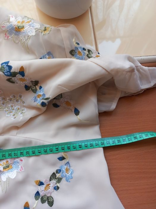 Elegancka haftowana sukienka roz.46/18 Hope&Ivy
