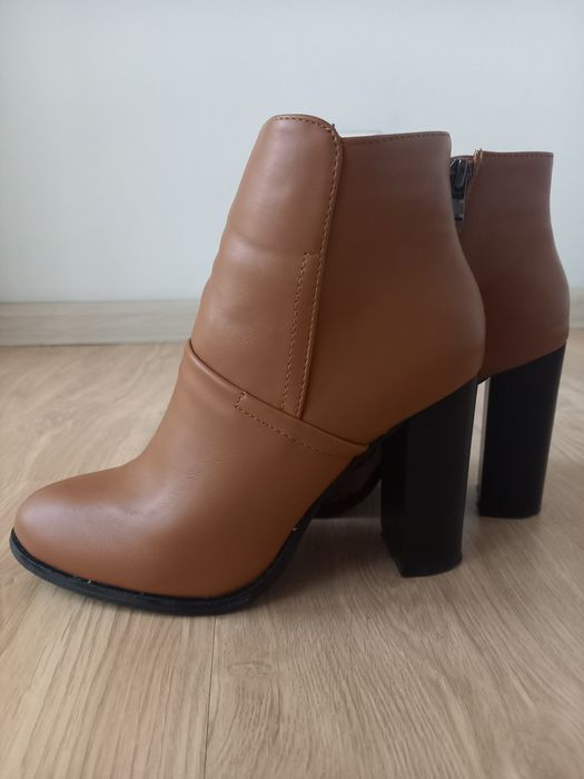 Buty za kostkę,  na słupku,  camelowe, 36