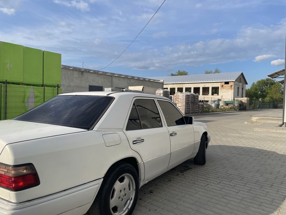 Мерседес 124 E220