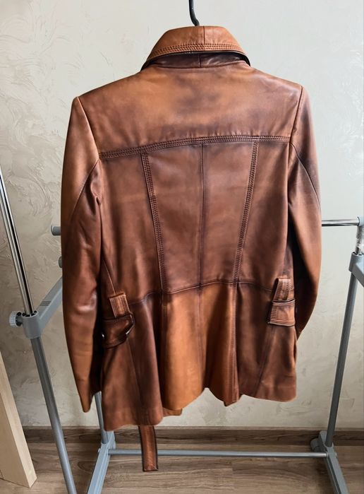 Жіноча куртка шкіряна