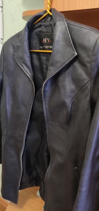 Продам женскую кожаную куртку