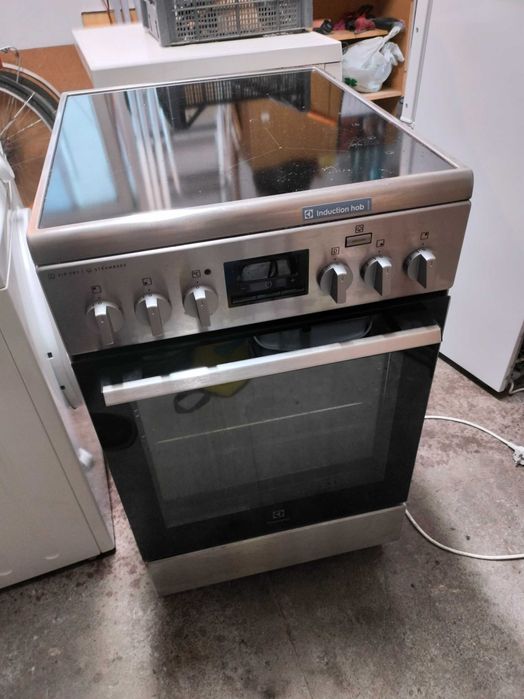 Sprzęt AGD: kuchnia indukcyjna Electrolux, pralka Zelmer, zmywarka Bosch