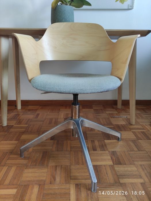 Cadeira de escritório IKEA FJÄLLBERGET
Cadeira p/escritório c/rodízios