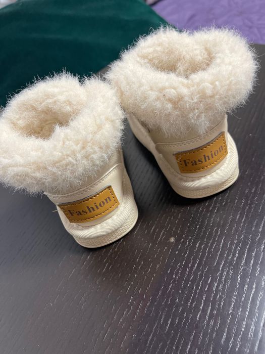 Зимове взуття 20 розмір ,устілка 12 см