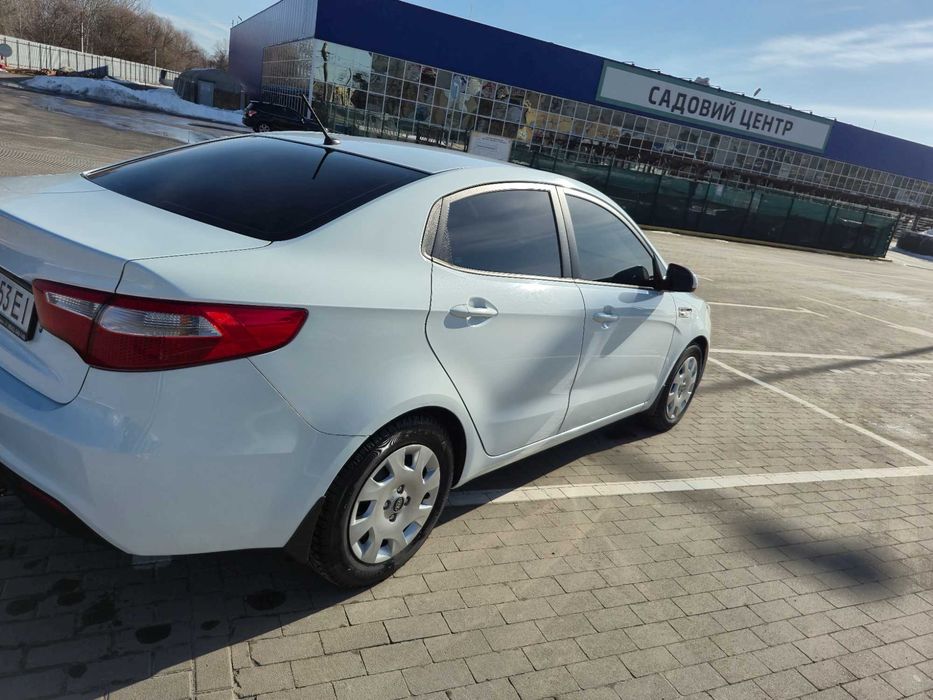 Продам кіа ріо 2013р