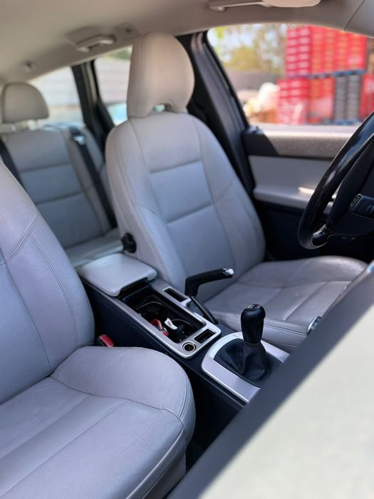 Volvo V50 2.0 Gasolina 140cv • 2009 • Full Extras • Muito bem estimada