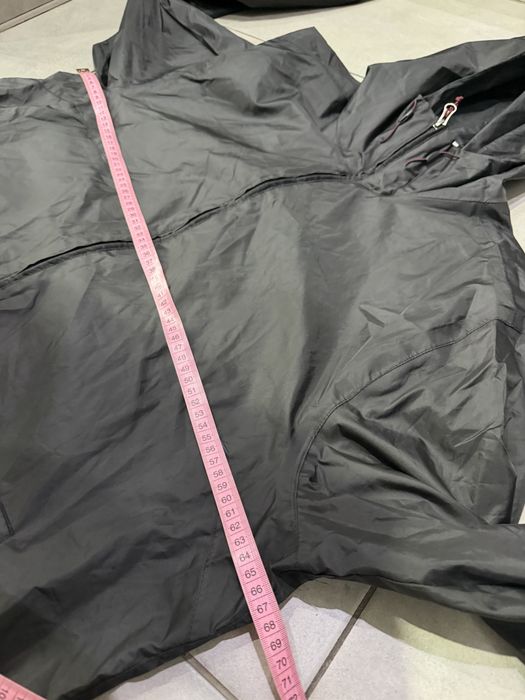 Kurtka wiatrówka Quechua rozmiar XXL.