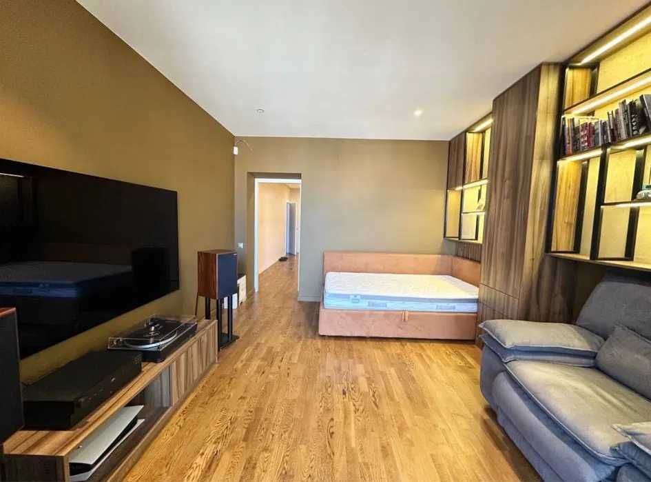 Оренда 4-х кімнатної VIP двоповерхової квартири Оболонська Набережна