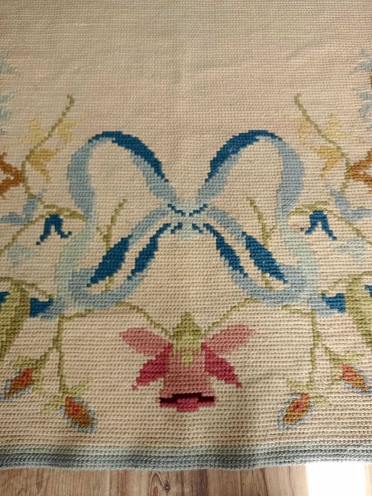 Tapete Arraiolos 330x210cm.Excelente estado.Entrega Setúbal, ou outra zona a combinar.
