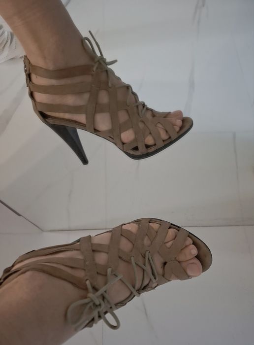 Szpilki 38 sandały skórzane sexi piękne nude wiązane paseczki