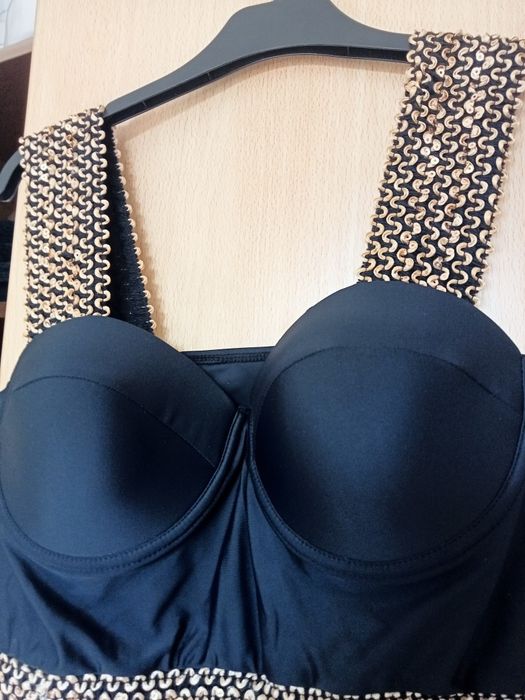 Купальник чорний суцільний з вишивкою  розмір 52 -54