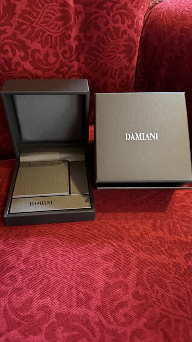Коробки Damiani для обручок, сережок, підвісок та браслетів.