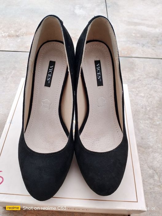 Buty zamszowe Vices na słupku 38