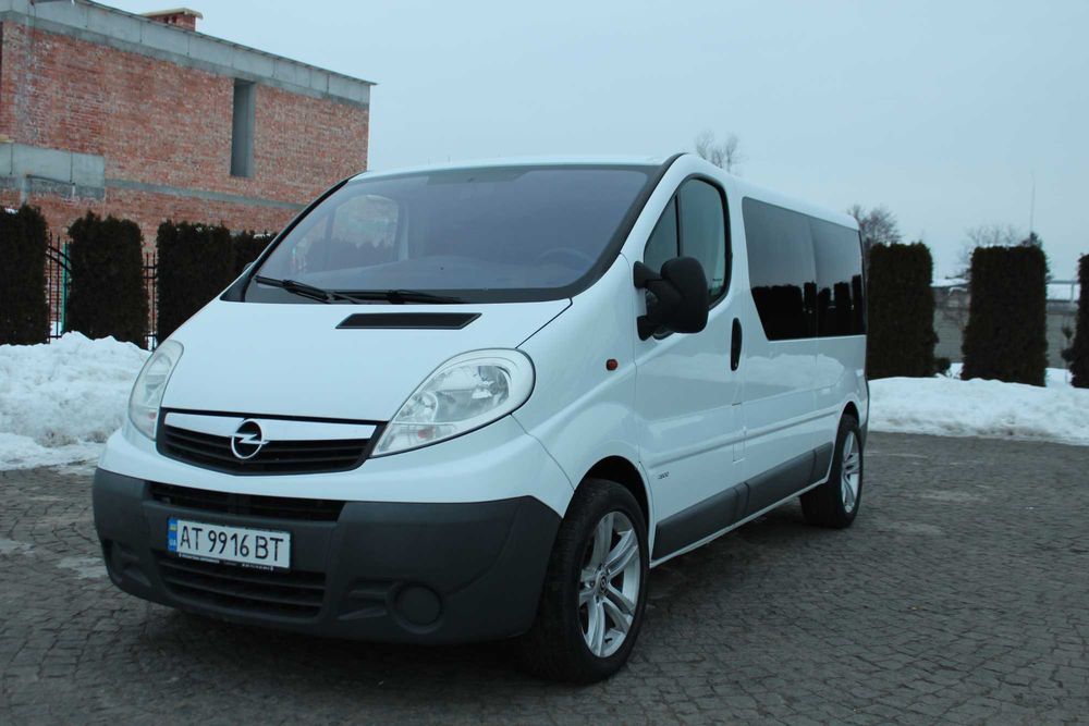 Opel Vivaro 2012 оригінальний пасажир