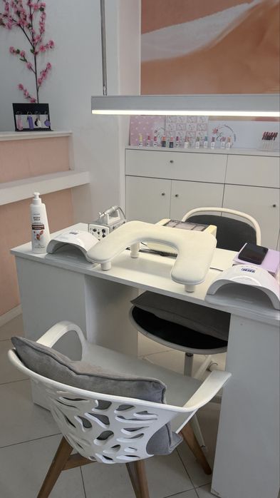 Arrenda-se Mesa de Manicure