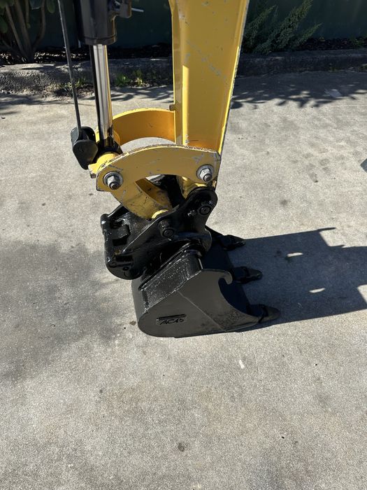 Mini-giratória YANMAR VIO 17