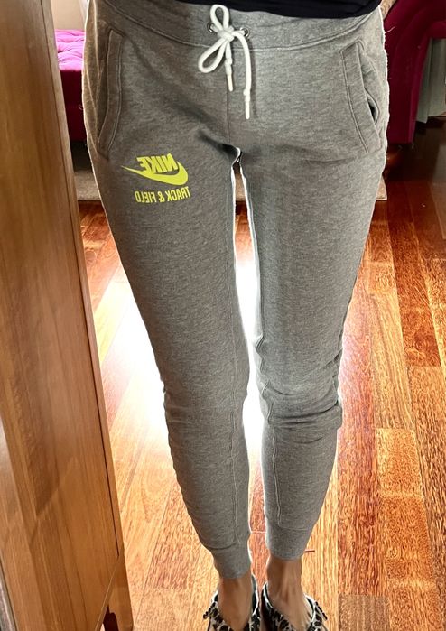 Szare ciepłe dresy slim fit Nike Track & Field