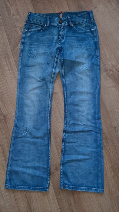 Dżinsy dzwony jeansy River Island